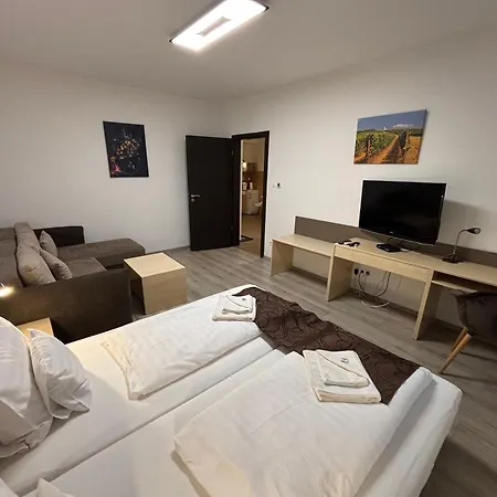 2bedrooms Flat *